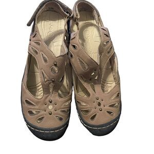New J-41 Adventure On Womens Tan Jeep Engineered Traction Sole Sandals Size 9.5